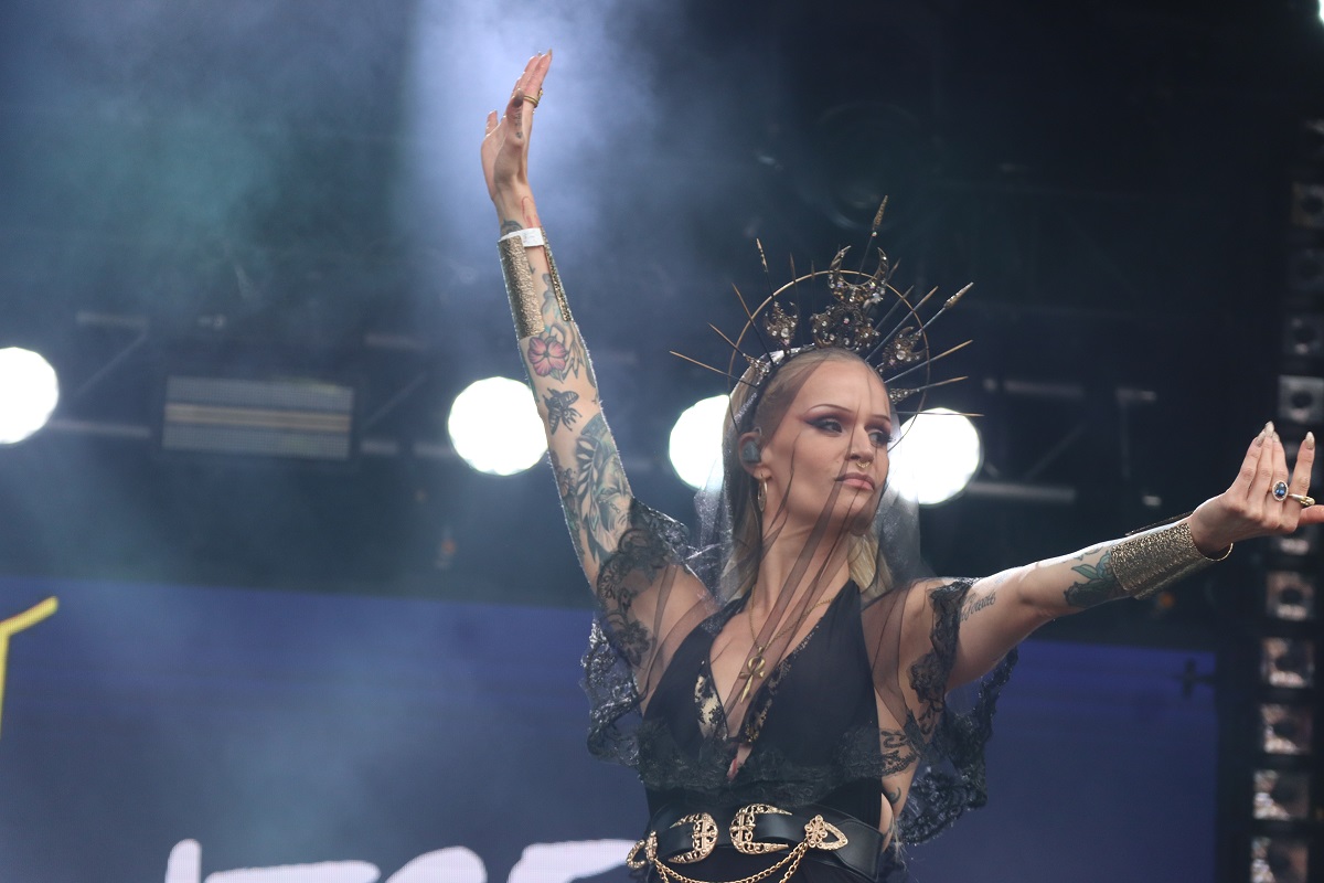 Marieke Bresseleers performing with Circle Unbroken at Gentse Feesten