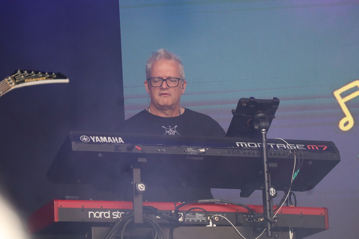Franky De Mangelaere performing live