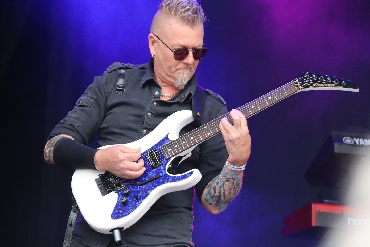 Rik Priem performing live