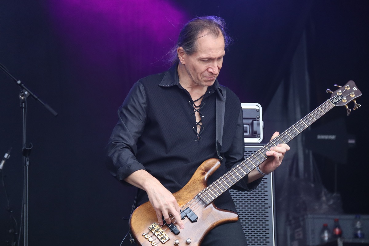 Vassili Moltchanov performing live